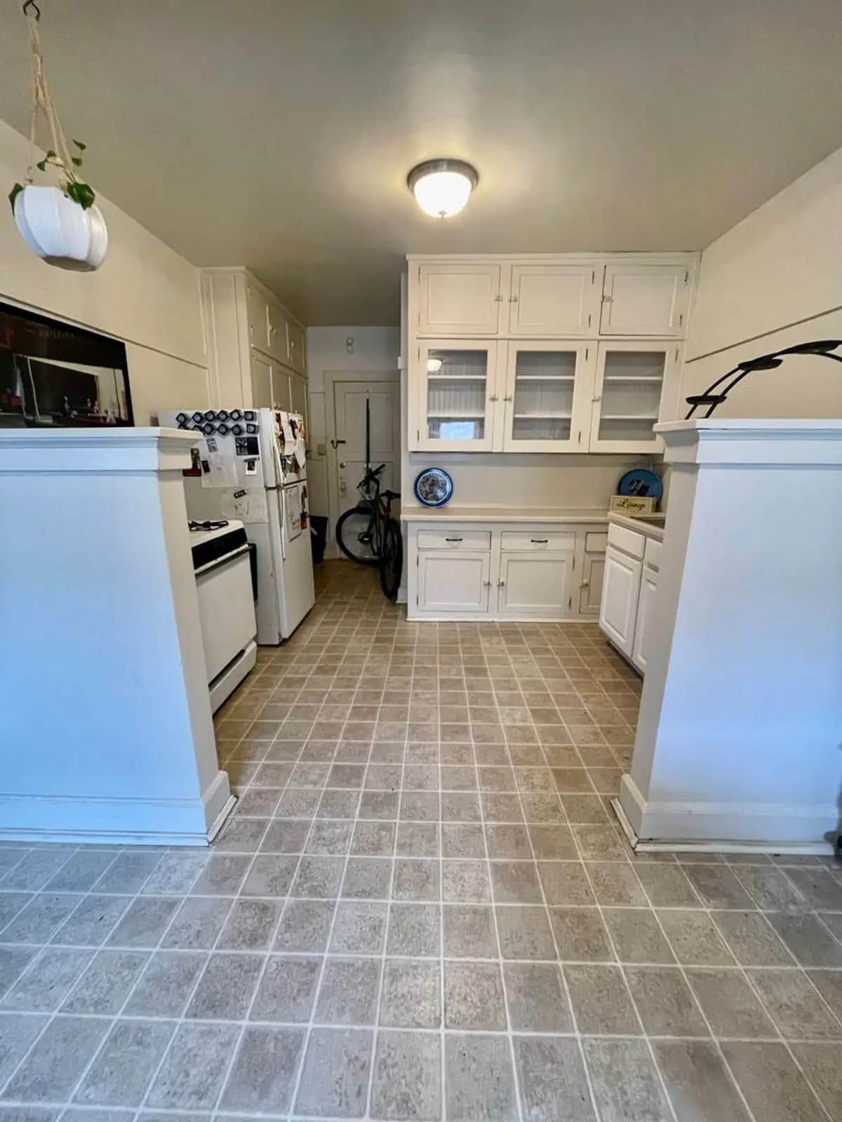 Milwaukee apartments for rent - Property image - 1812 E Belleview - 3