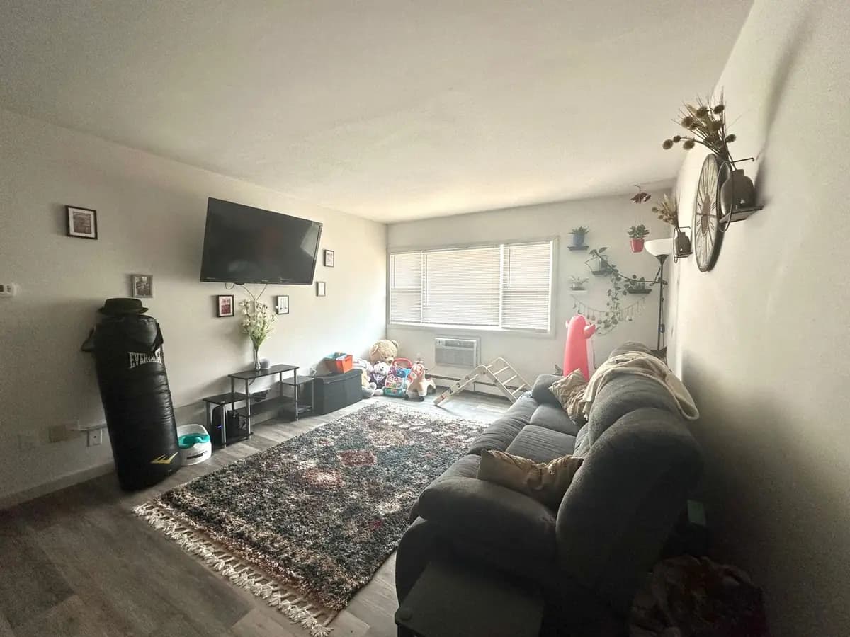 Milwaukee apartments for rent - Property image - 2867 S Kinnickinnic - 2