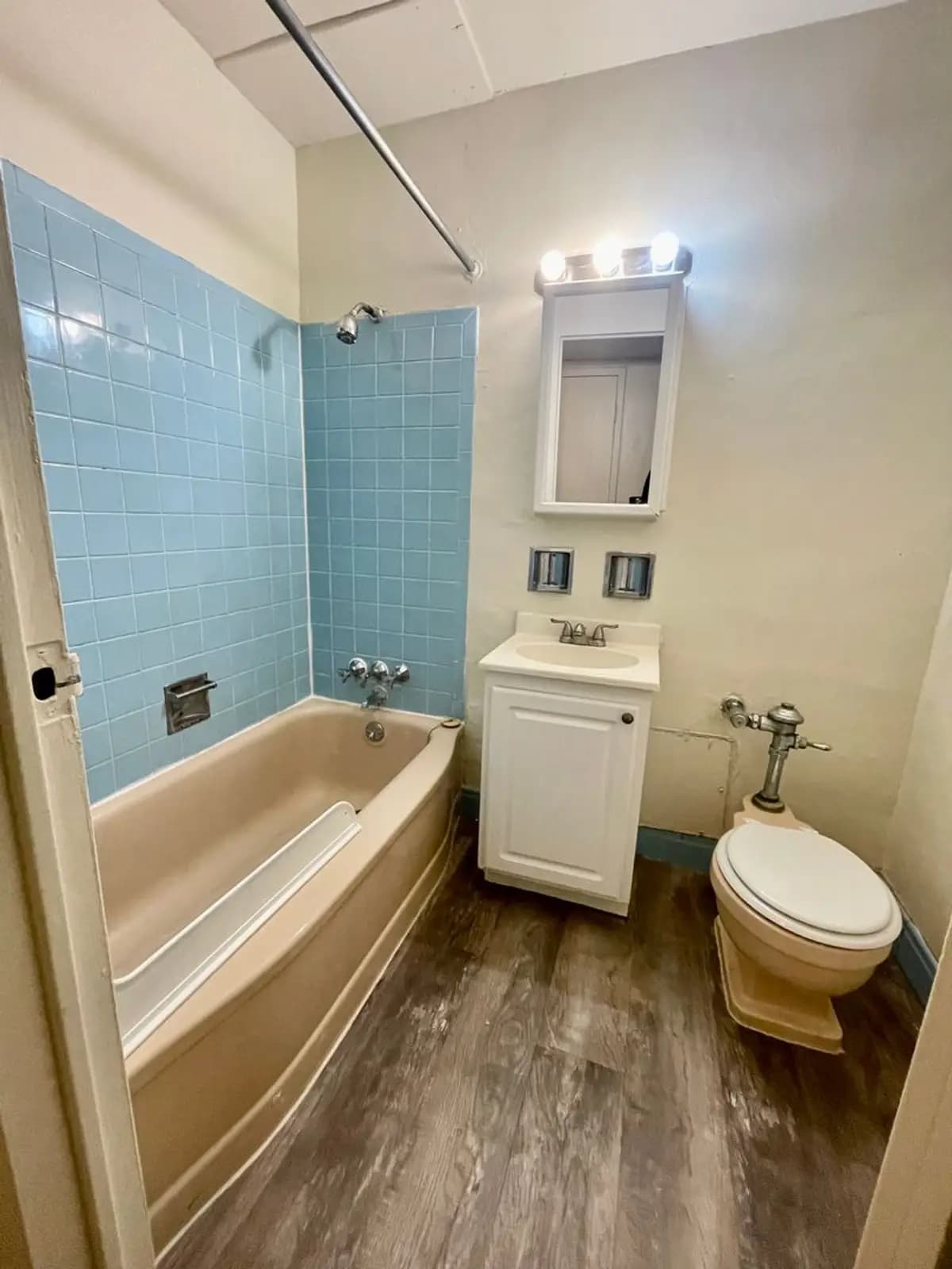 Milwaukee apartments for rent - Property image - 1029 E Knapp St # 602 - 2