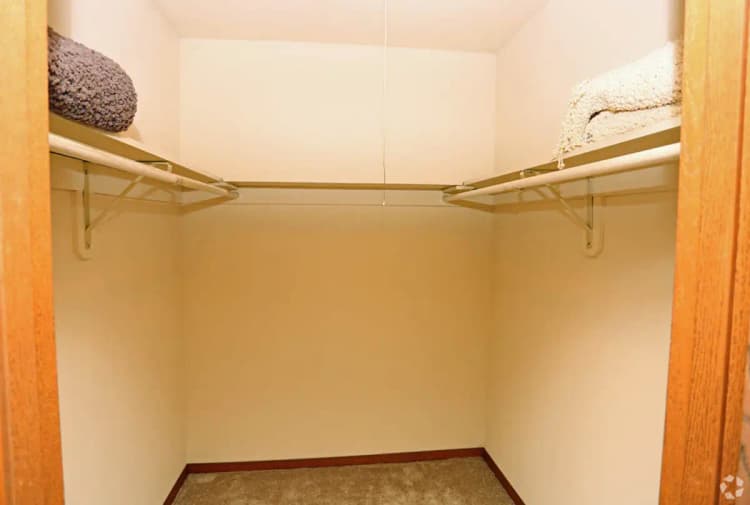 Milwaukee apartments for rent - image - 2524-closet.jpg