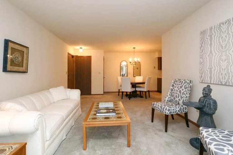 Milwaukee apartments for rent - image - 2524-living-room.jpg