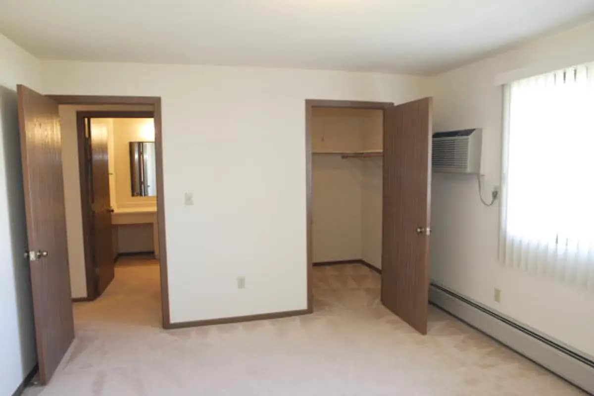 Milwaukee apartments for rent - Property image - Petretti Apartment (1830 22nd Ave) - 3