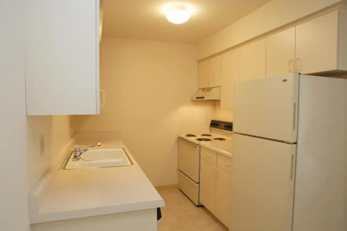 Milwaukee apartments for rent - image - 1830-kitchen.jpg