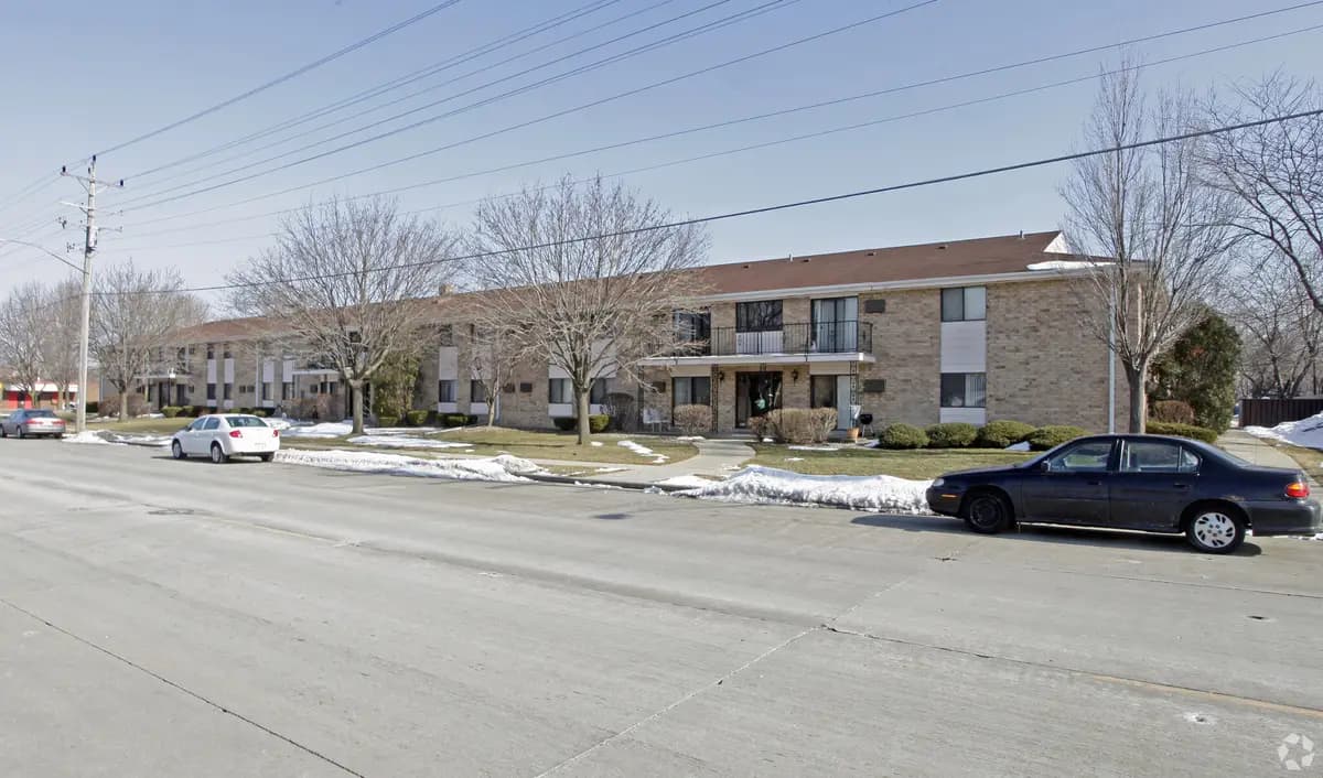 Petretti Apartments (1711 Birch Rd) - Apartment - 6