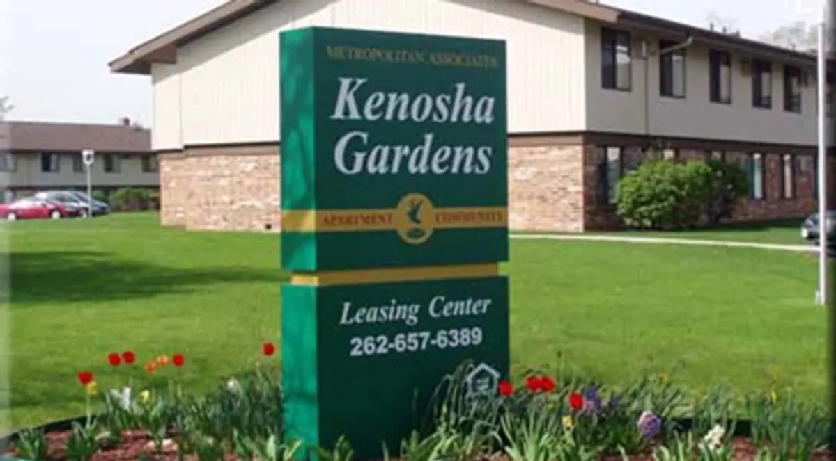 Kenosha Garden (5430-5532 64th Ave) - 010.jpg