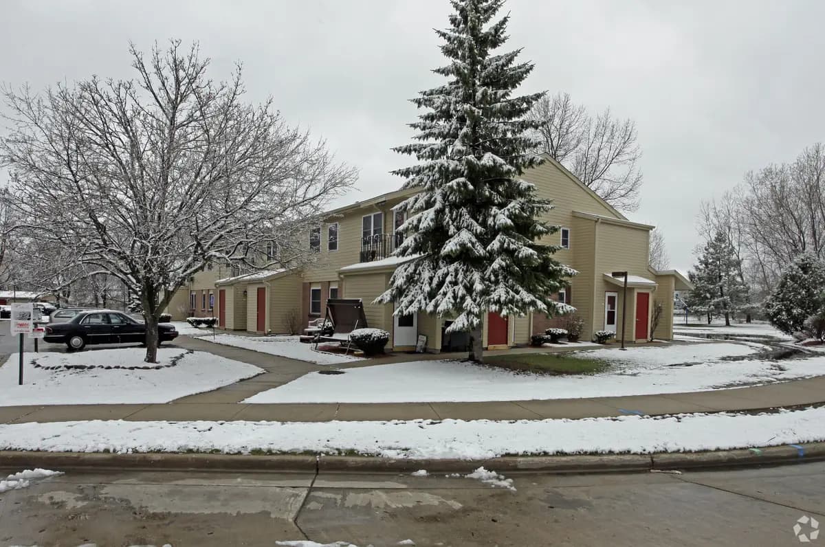 Milwaukee apartments for rent - Property image - Sheridan Meadows - 2