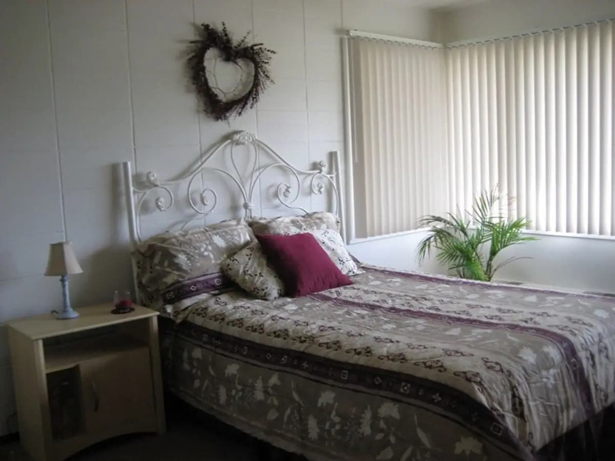 Maplewood Apartment (40th Street #19) - Apartment - 6