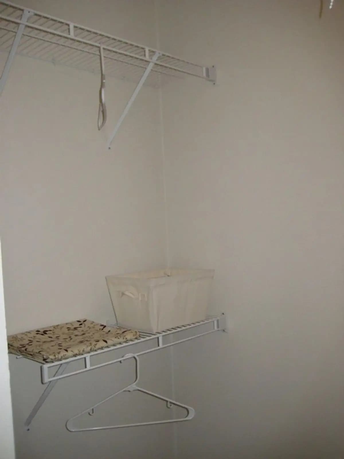 Maplewood Apartment (40th Street #19) - Apartment - 7