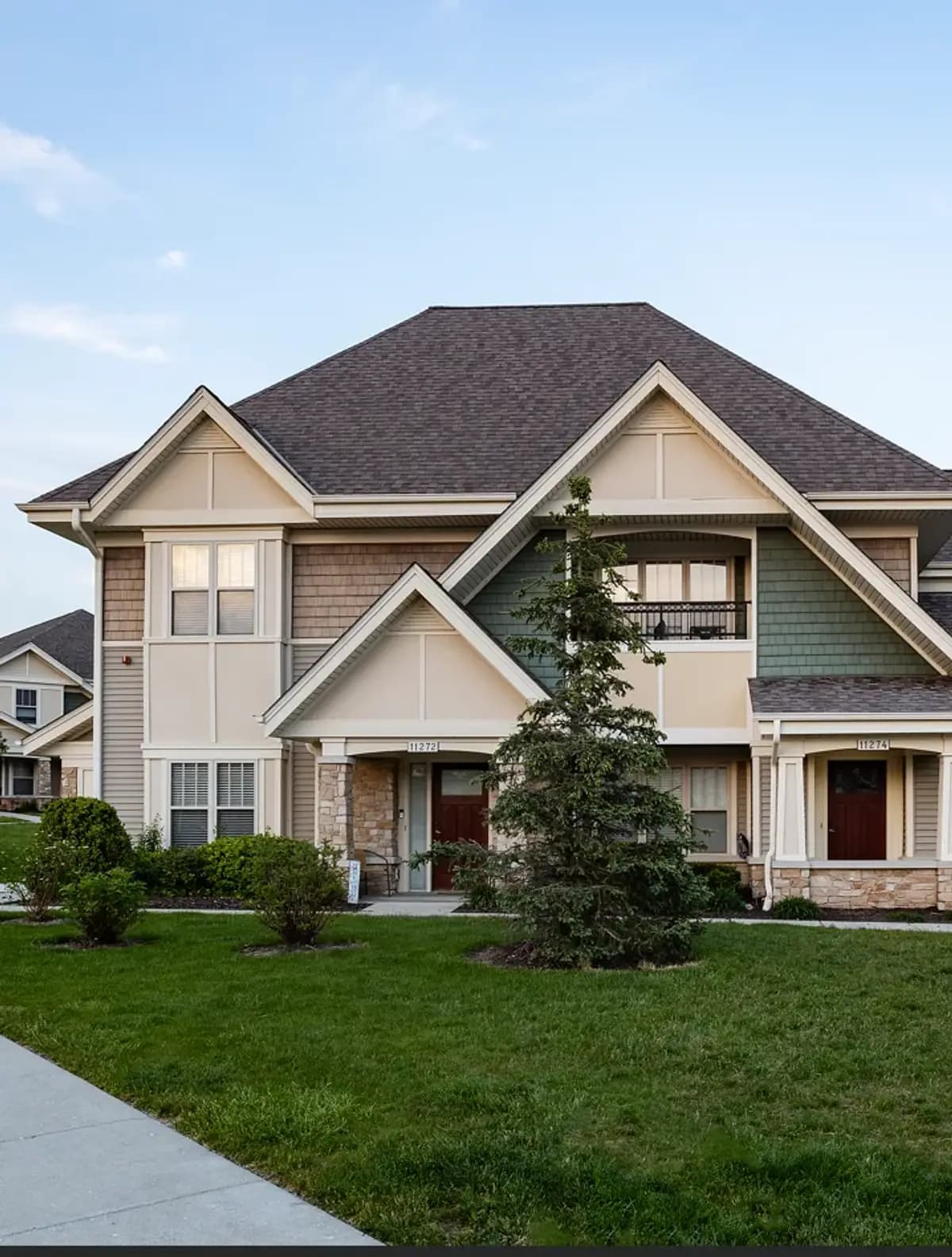 Milwaukee apartments for rent - Property image - Falcon Glen - 2