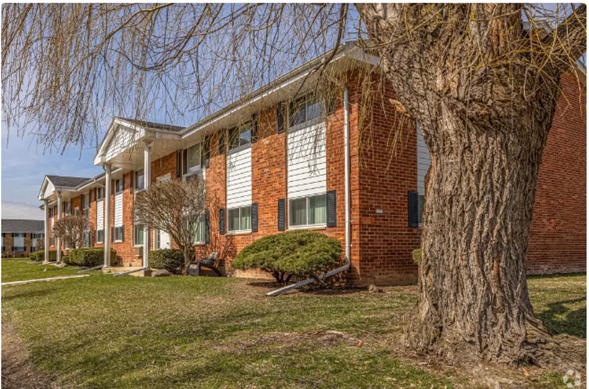 Milwaukee apartments for rent - Property image - Willowick Apts - 3