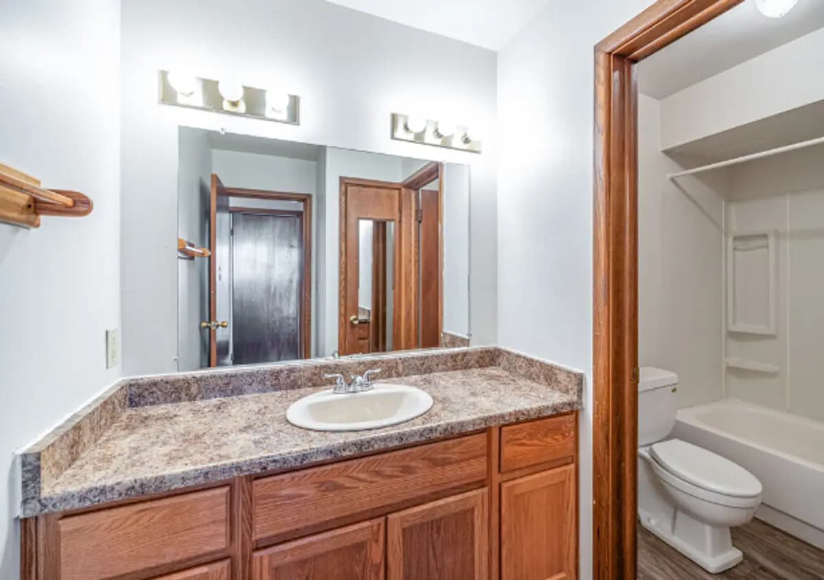 Willowick Apts - Apartment - 7