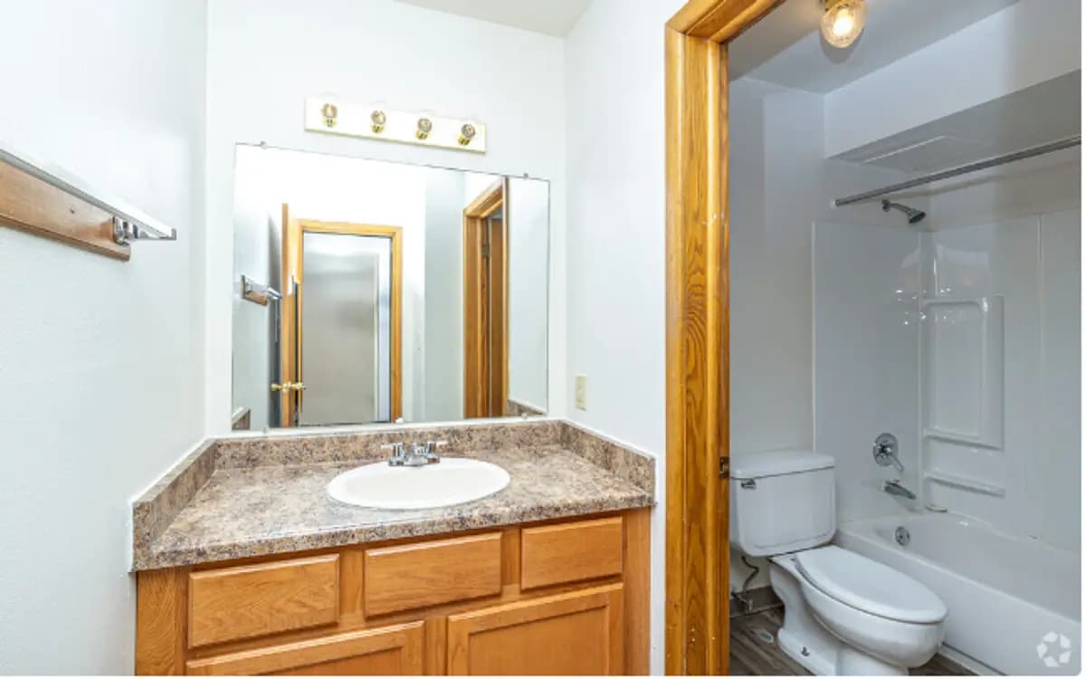 Willowick Apts - Apartment - 8