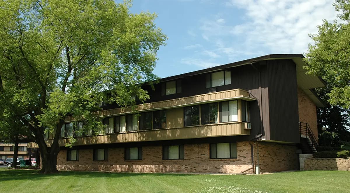 Milwaukee apartments for rent - Property image - Loomis Hills - 2