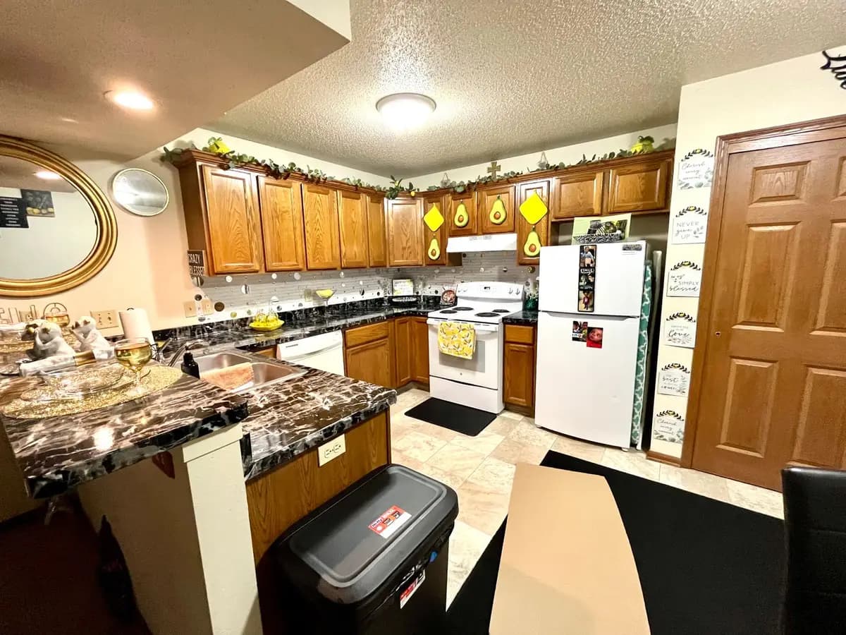 Milwaukee apartments for rent - image - large (2).jpeg