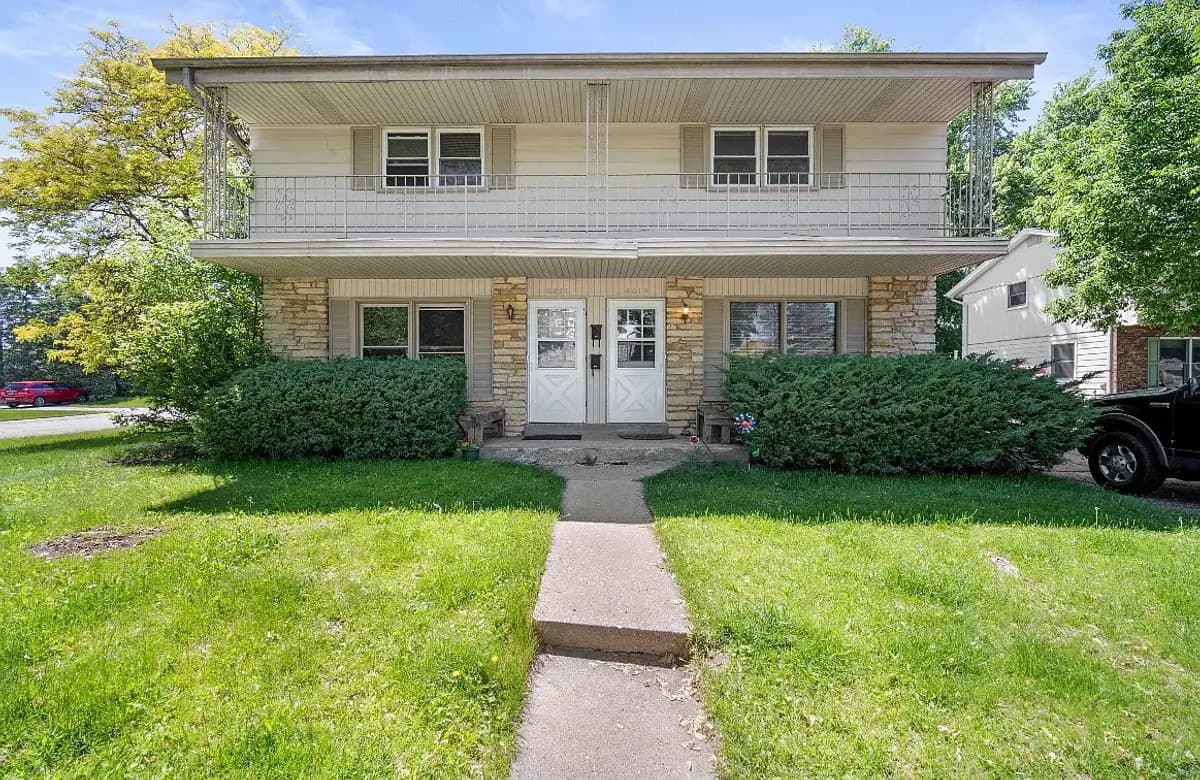 Milwaukee apartments for rent - Property image - 6019-6021 Trail Ridge Ct - 1