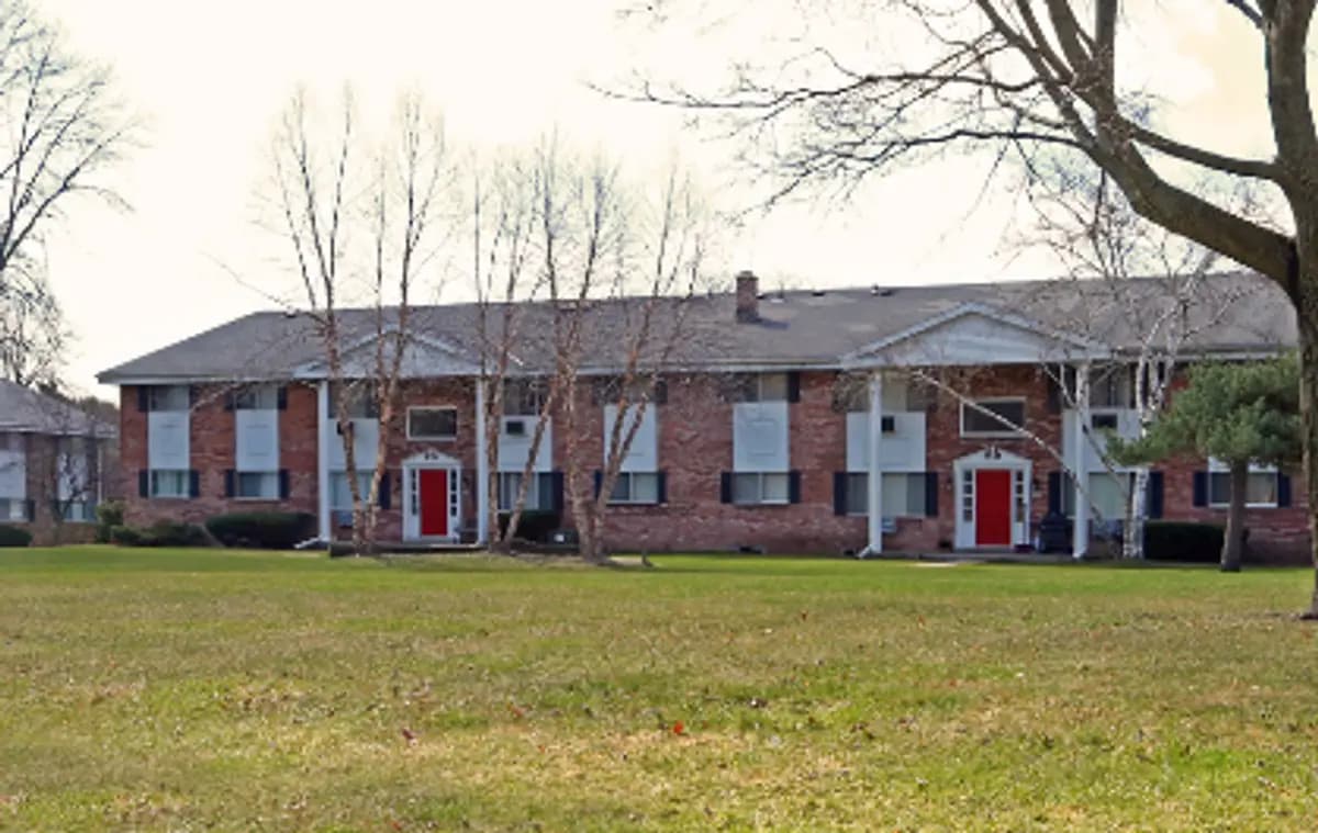Milwaukee apartments for rent - Property image - Applewood Village Apartments - 2