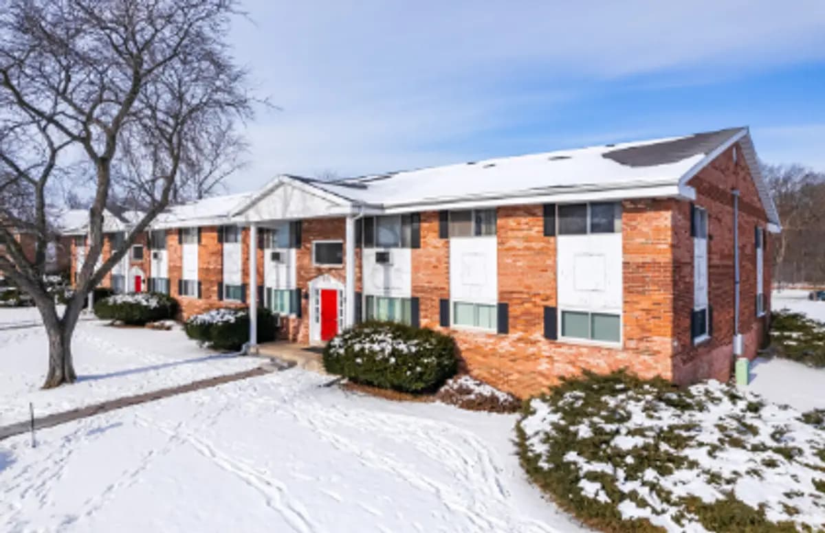 Applewood Village Apartments - Apartment - 4