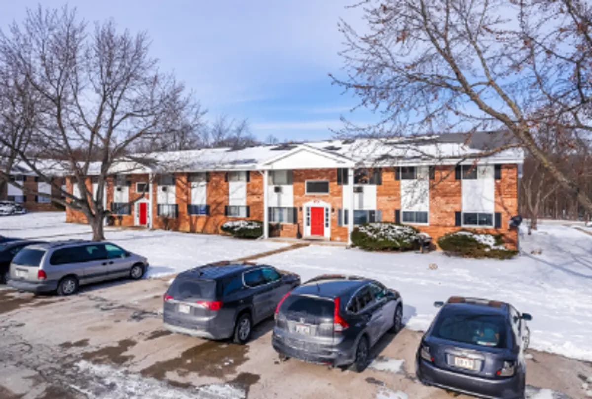 Applewood Village Apartments - Apartment - 5