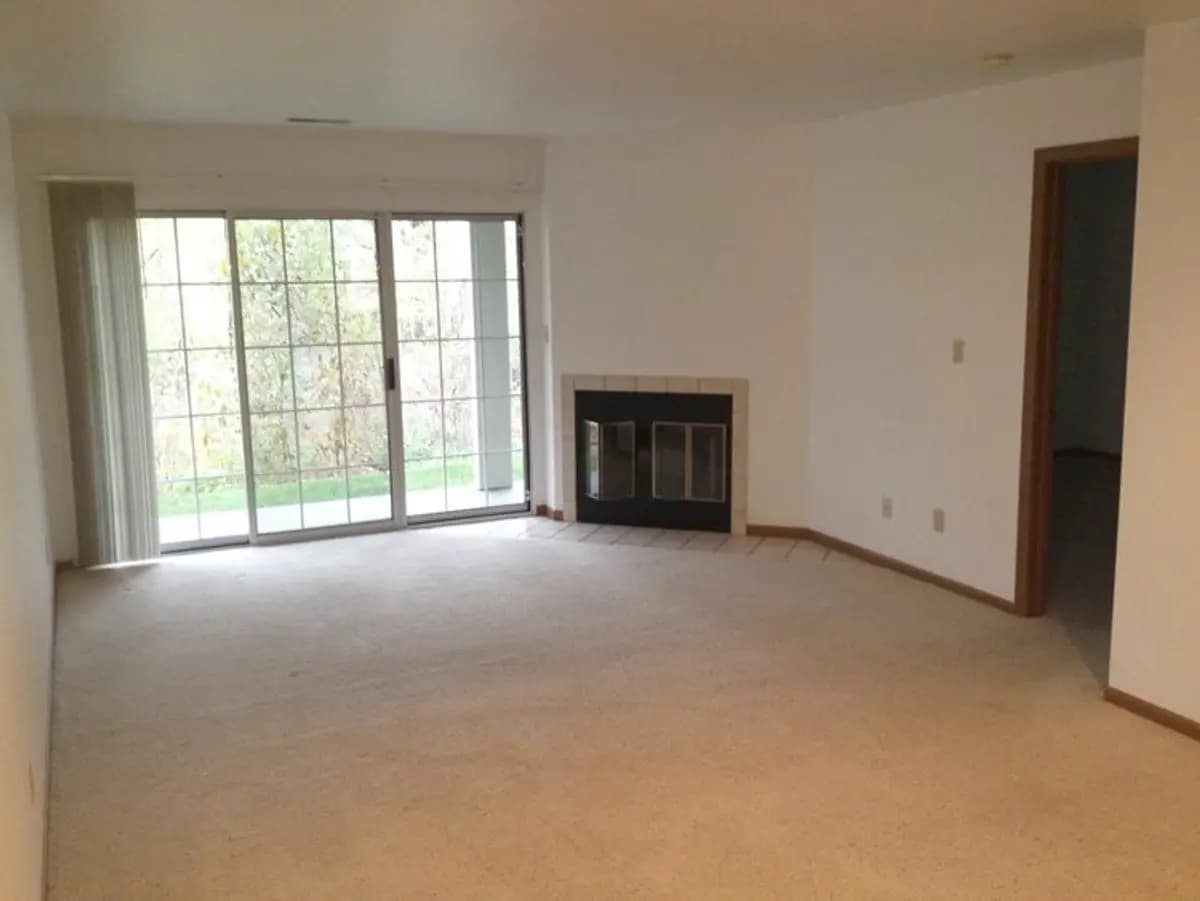Milwaukee apartments for rent - image - Lower+LR.jpg