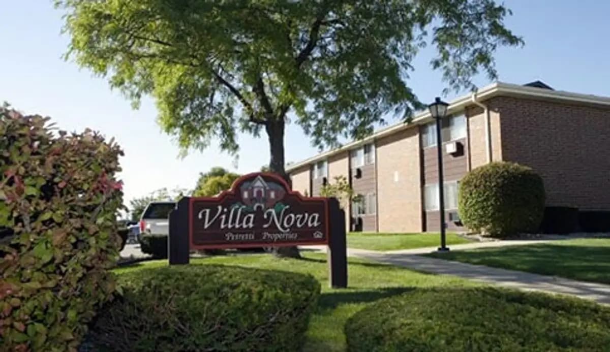 Milwaukee apartments for rent - image - villa-nova-outside.jpg