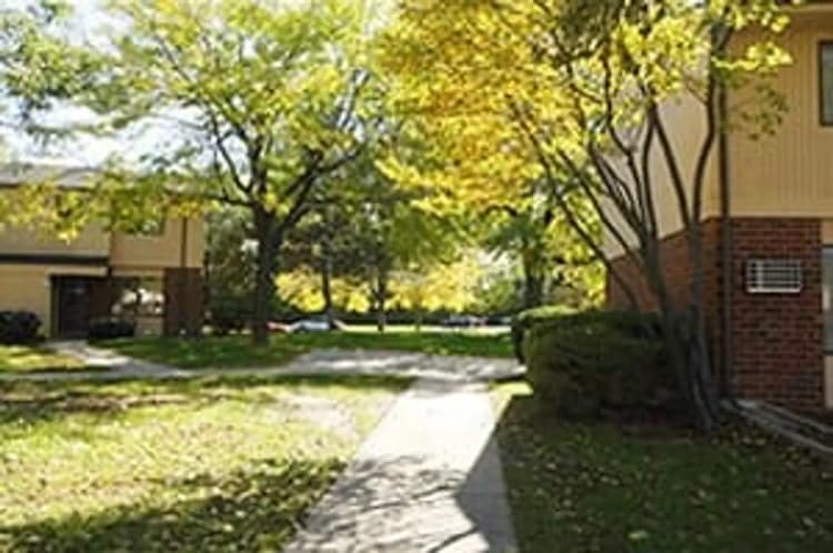 Milwaukee apartments for rent - image - forest-court-2.jpg