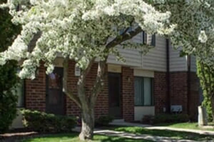 Milwaukee apartments for rent - image - forest-court-4.jpg