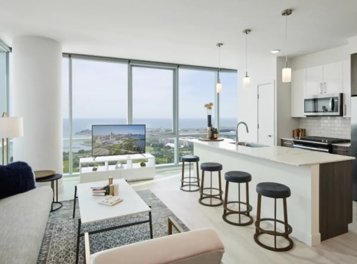 Milwaukee apartments for rent - Property image - 808 S Michigan Ave - 3