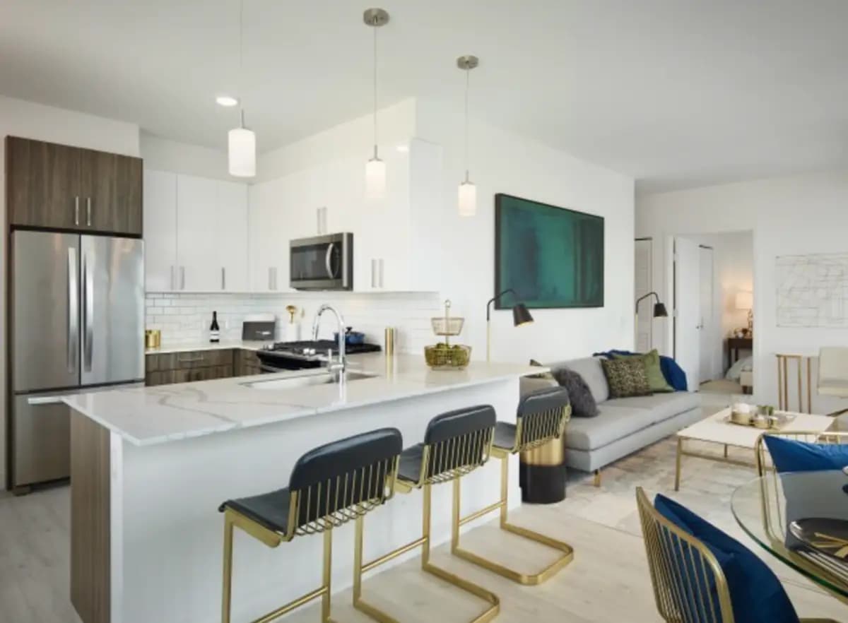 Milwaukee apartments for rent - Property image - 808 S Michigan Ave - 2