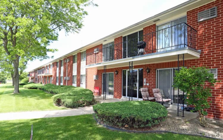 Milwaukee apartments for rent - image - petretti-apartments-kenosha-wi-building-photo (1).jpg