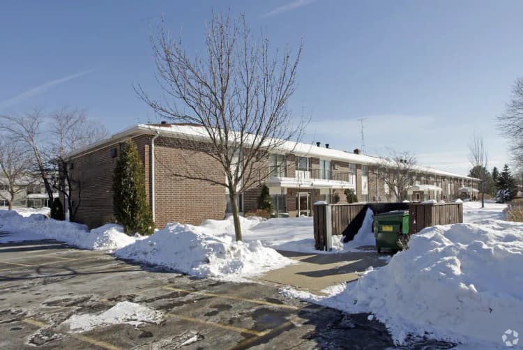 Milwaukee apartments for rent - image - 1550-15th-ave-kenosha-wi-1550---1570-15th-street-apartments.jpg