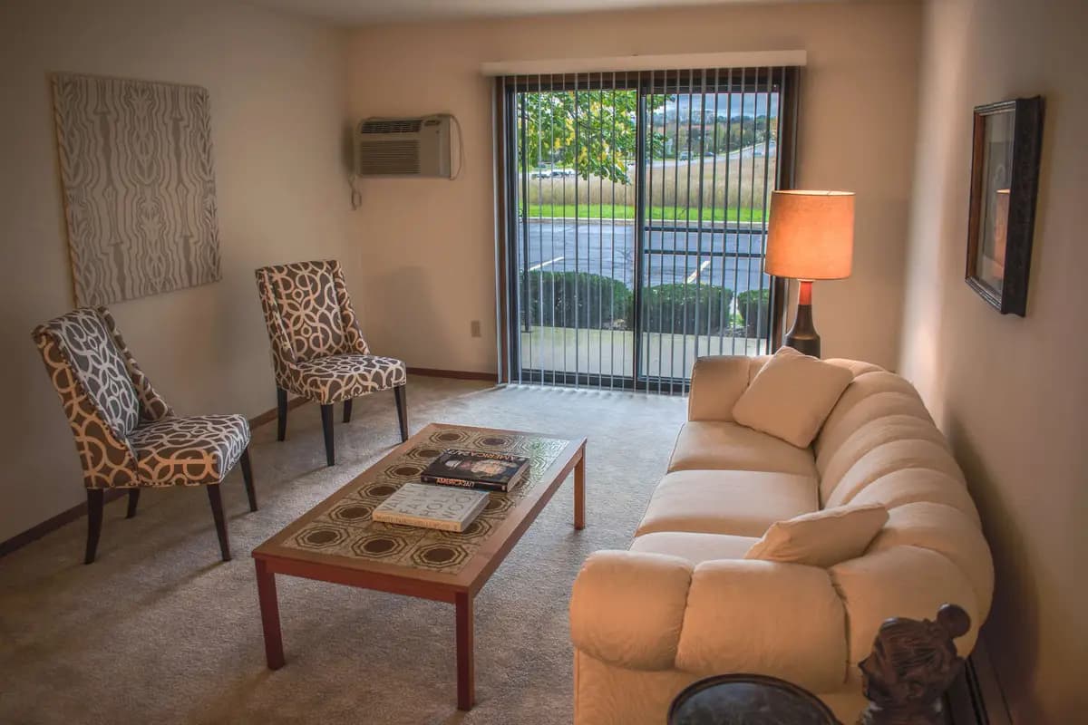 Milwaukee apartments for rent - Property image - Petretti Apartments (1711 Birch Rd) - 2