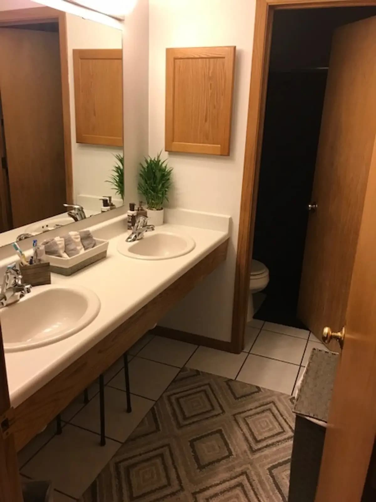 Milwaukee apartments for rent - Property image - Orchard Courts - 3