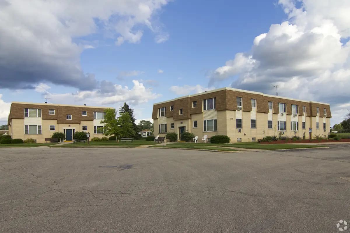 Milwaukee apartments for rent - Property image - Saxony Manor - 2