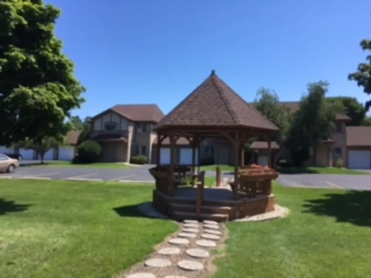 Milwaukee apartments for rent - image - villa-rosa-apartments-kenosha-wi-building-photo (4).jpg