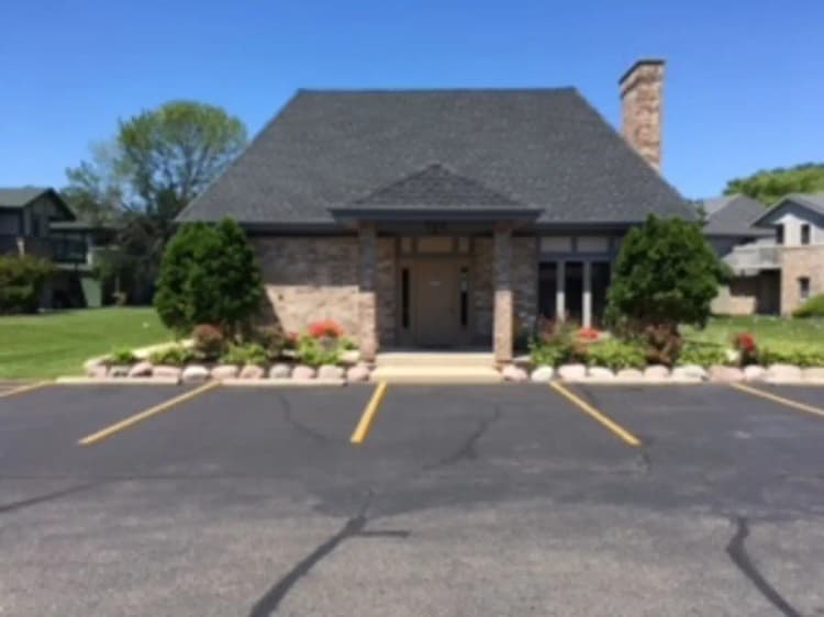 Milwaukee apartments for rent - image - villa-rosa-apartments-kenosha-wi-building-photo (5).jpg