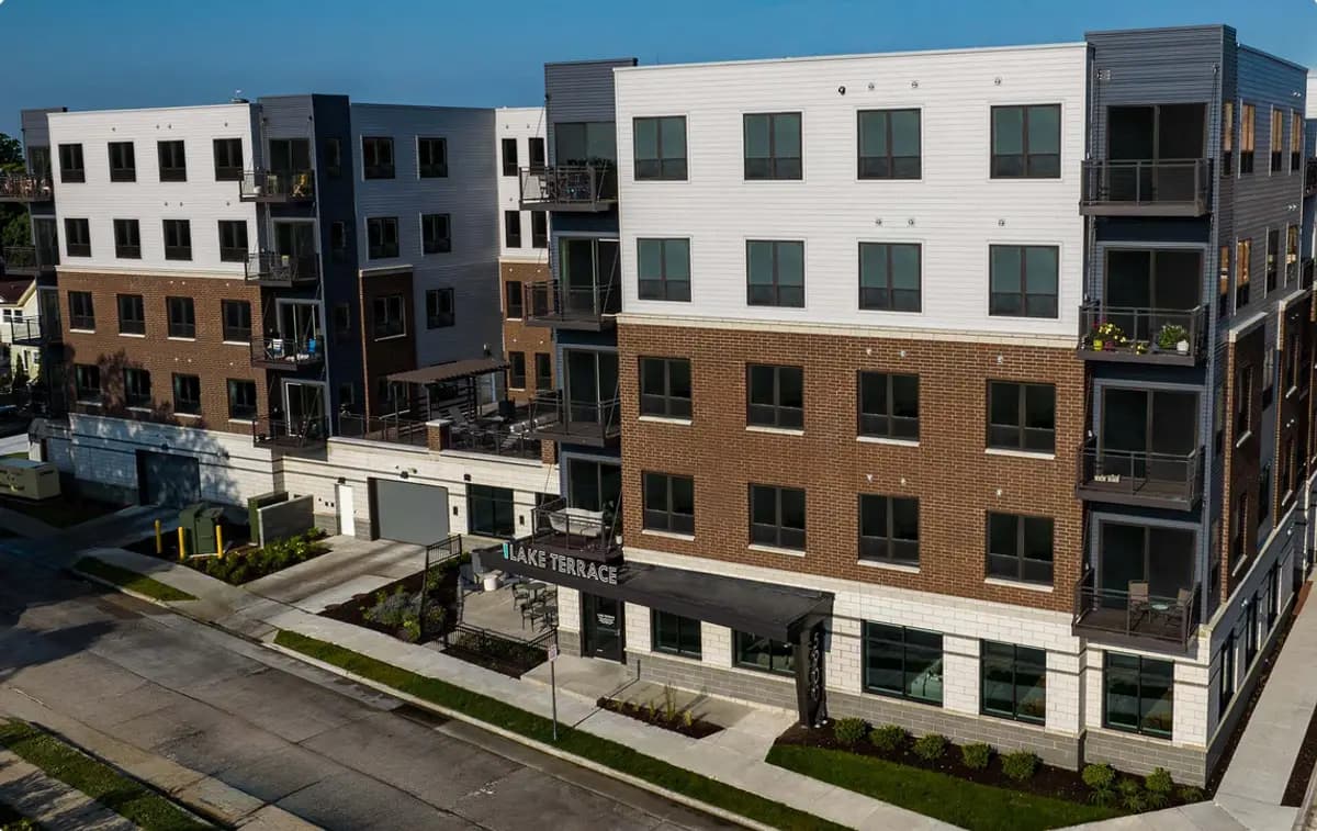 Milwaukee apartments for rent - Property image - Lake Terrace Apartments - 2
