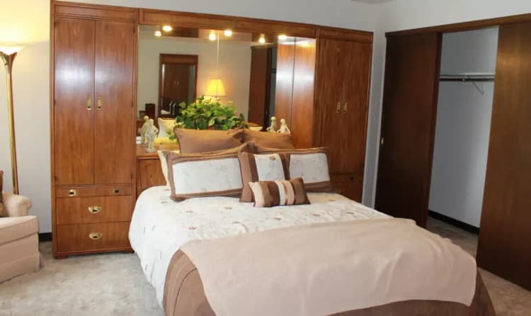 Milwaukee apartments for rent - image - bedroom2-photo-gallery.webp