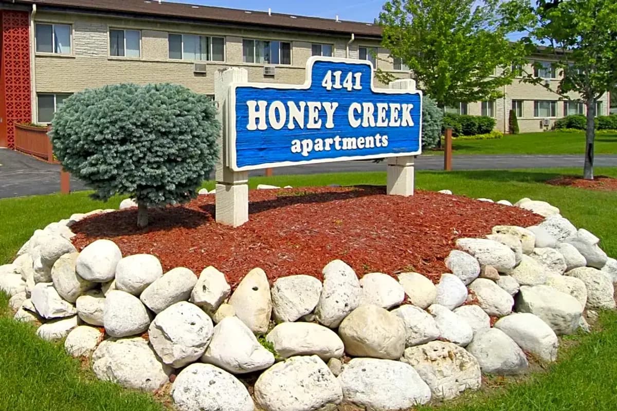 Milwaukee apartments for rent - image - 8870742fe02adb7e7b10673db06d59d2.webp