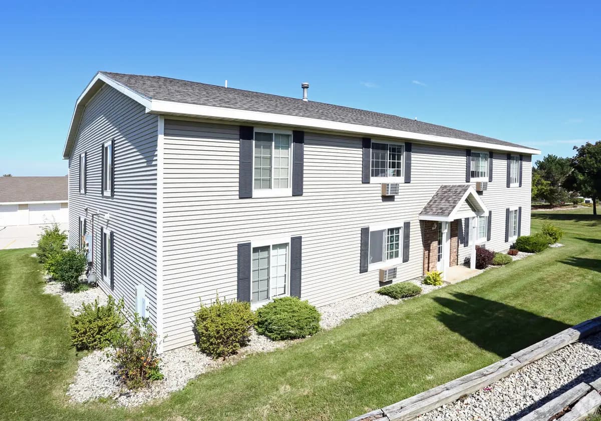 Milwaukee apartments for rent - image - heritage-village-apartments-greenfield-wi-building-photo.jpg