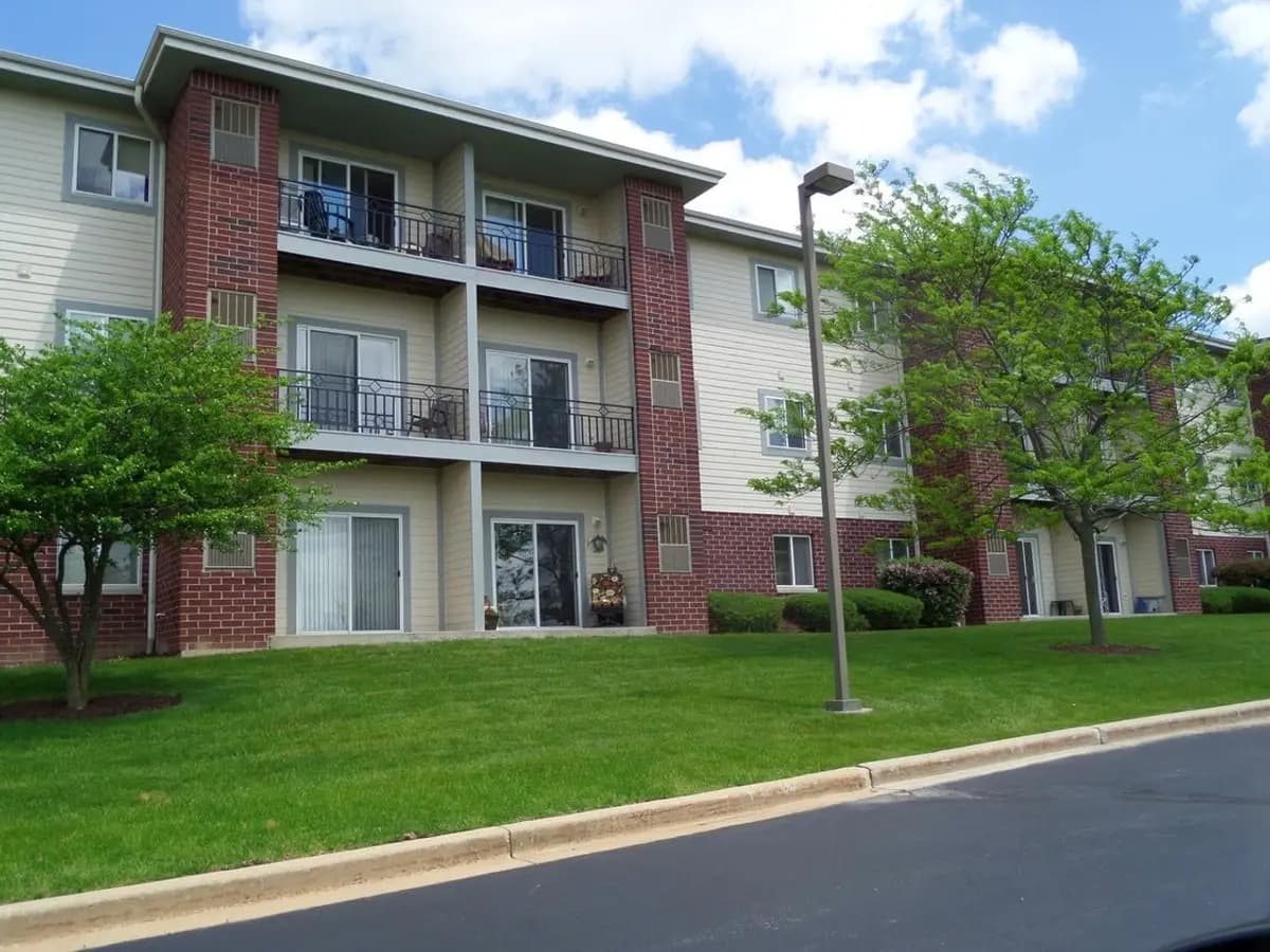 Milwaukee apartments for rent - image - prairie-ridge-senior-pleasant-prairie-wi-balcony.jpg