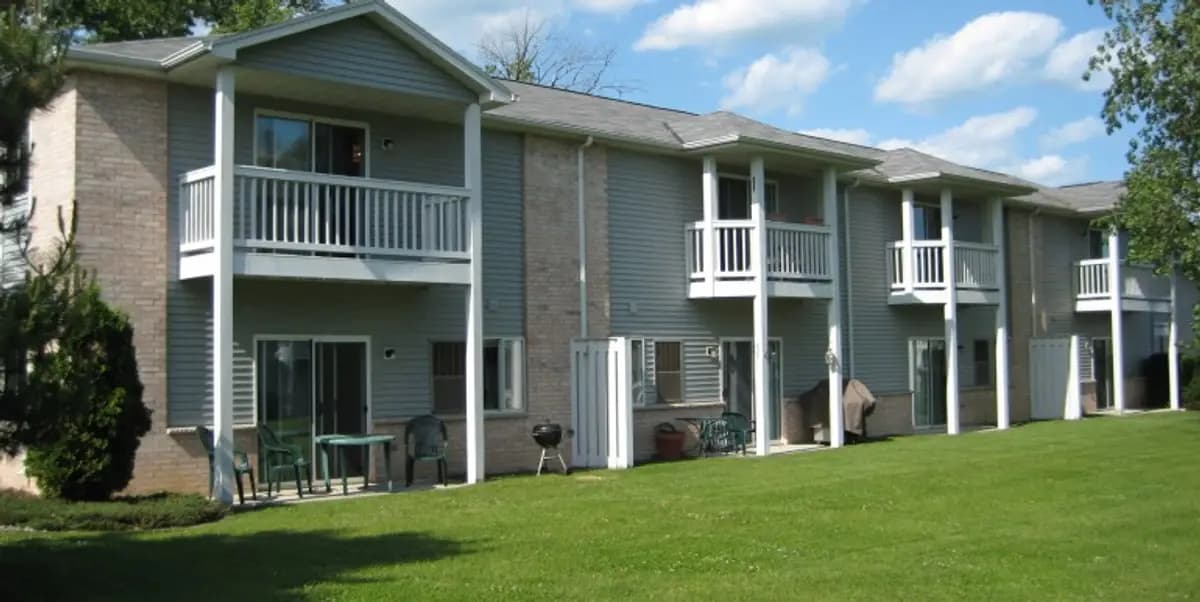 Milwaukee apartments for rent - image - bayside-townhomes-1669151044050.jpeg