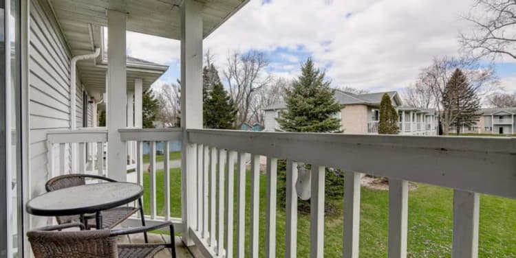 Milwaukee apartments for rent - image - bayside-townhomes-1669151045605.jpeg