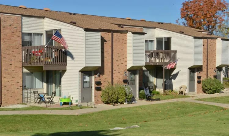 Milwaukee apartments for rent - image - big-yard-photo-gallery.webp