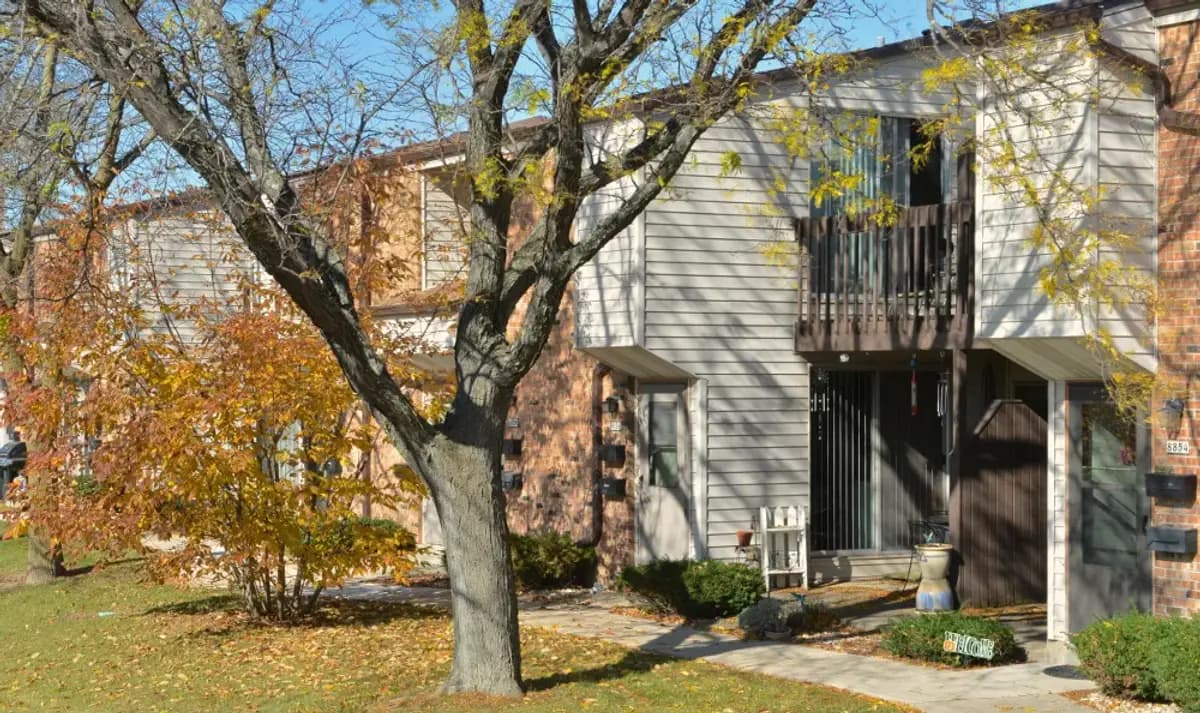 Milwaukee apartments for rent - Property image - Briarwick Apartments - 1