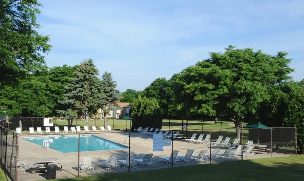 Milwaukee apartments for rent - Property image - Briarwick Apartments - 2