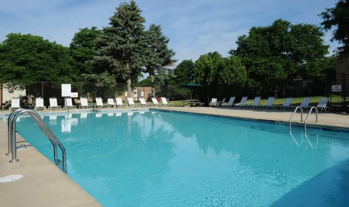 Milwaukee apartments for rent - Property image - Briarwick Apartments - 3