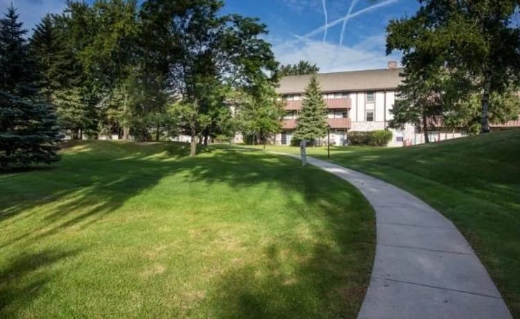 Milwaukee apartments for rent - image - large (2) - Copy.png