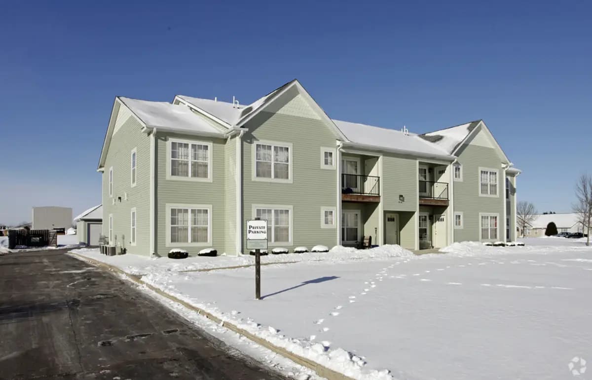Milwaukee apartments for rent - Property image - Charleston Apartments - 2