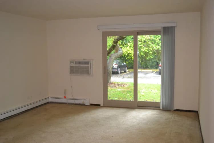 Milwaukee apartments for rent - image - quail-hollow-apartments-greenfield-wi-building-photo (10).jpg
