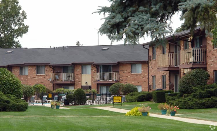 Milwaukee apartments for rent - image - quail-hollow-apartments-greenfield-wi-building-photo (13).jpg